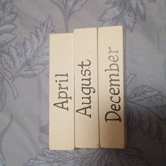 Hallmark Red and Black Snoopy Desk Calendar - Picture 8 of 10